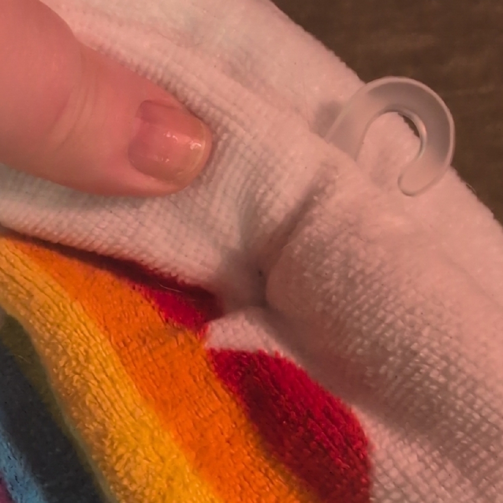 NEW Christian Siriano Rainbow Heart Handtowels - Picture 3 of 3